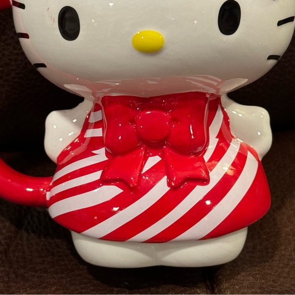 Hello Kitty in Peppermint Dress 22oz Figural Christmas Mug - Picture 3 of 11